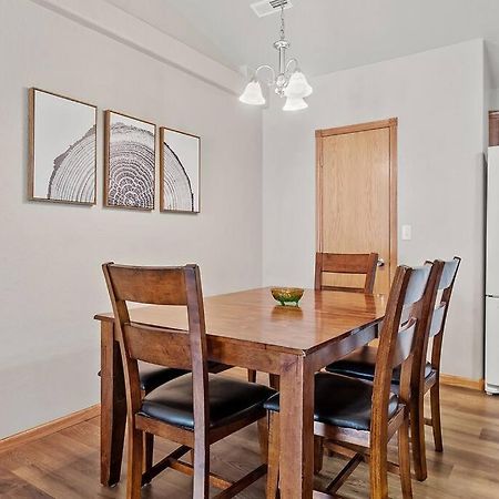 Convenient Townhouse - Near Airport Villa Rapid City Kültér fotó
