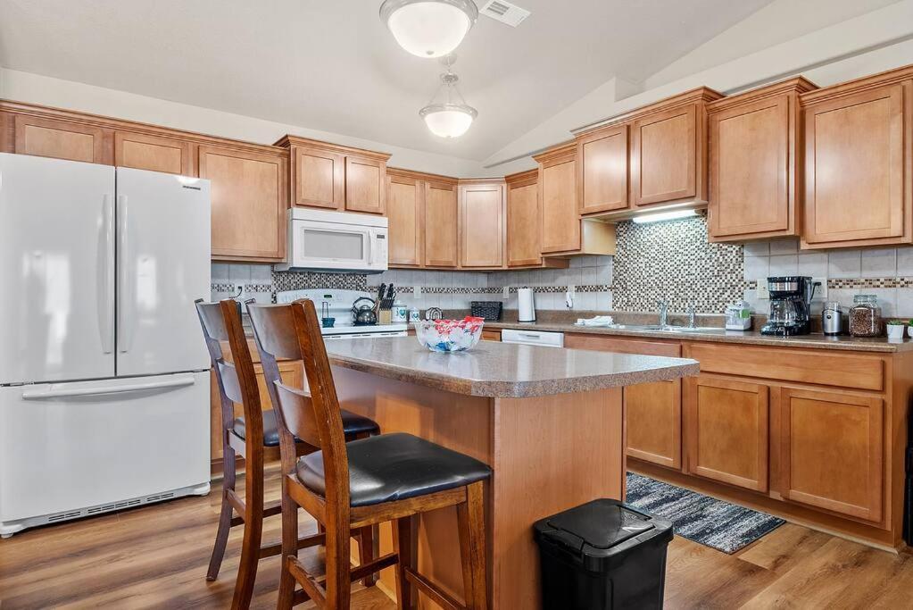 Convenient Townhouse - Near Airport Villa Rapid City Kültér fotó