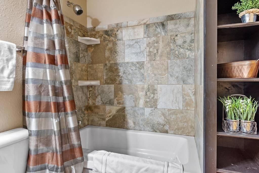 Convenient Townhouse - Near Airport Villa Rapid City Kültér fotó