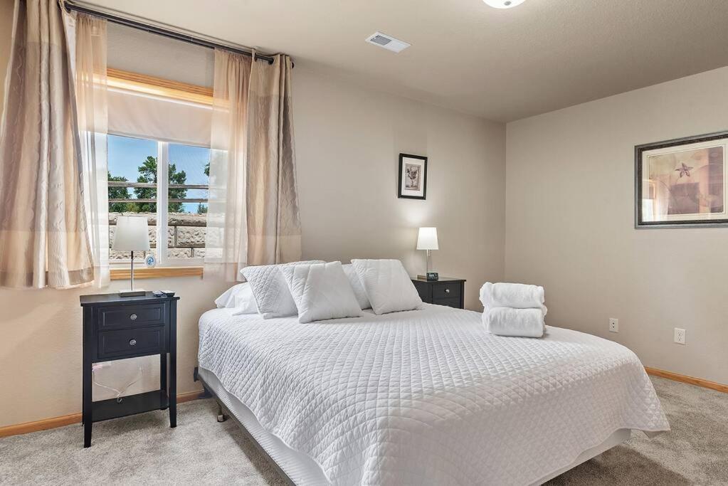 Convenient Townhouse - Near Airport Villa Rapid City Kültér fotó